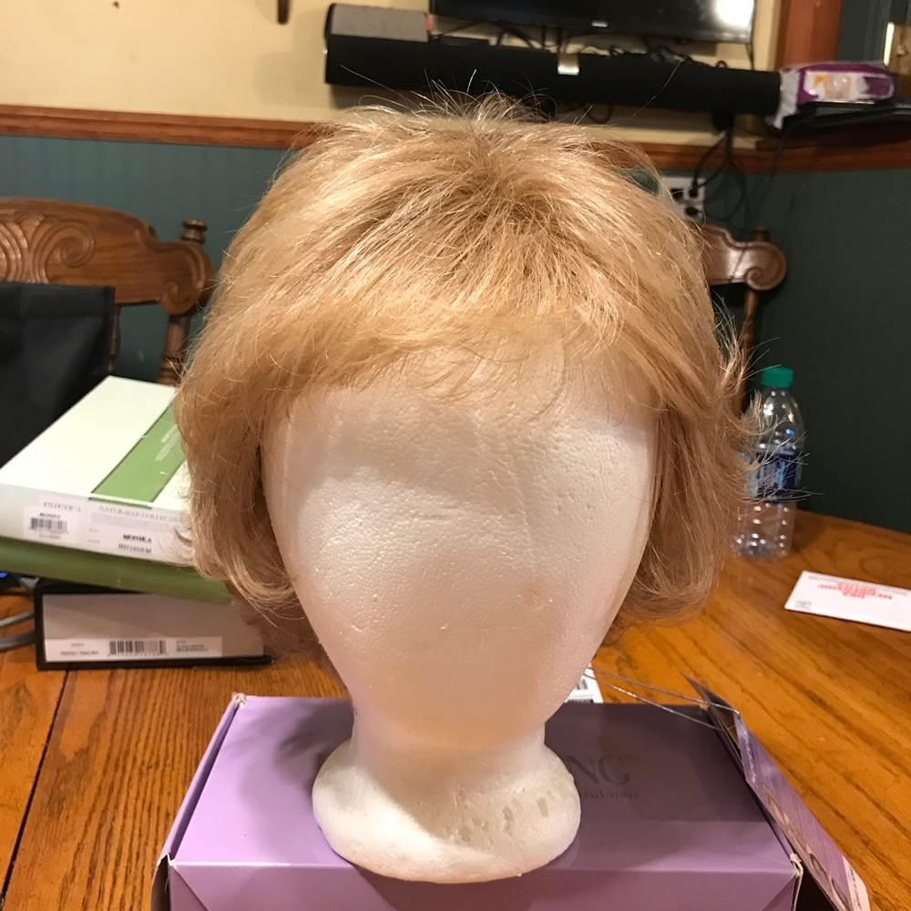NWT Paula Young Reilly wig